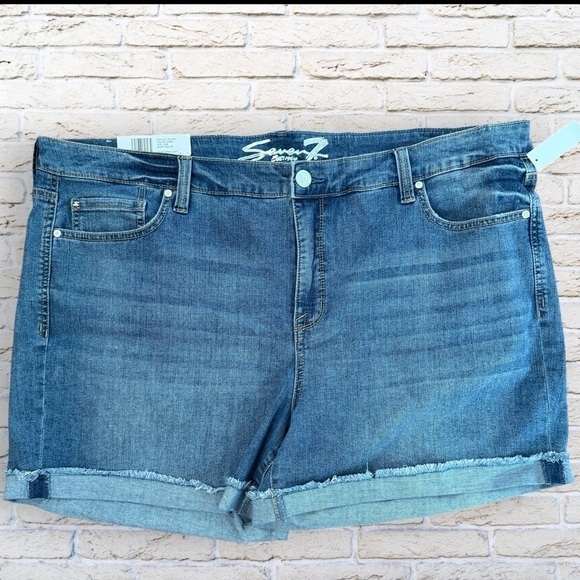Seven7 Pants - NWT Women's Seven7 Jean Weekend Cuff Shorts Size 24W